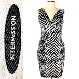 Fitted black and white dress size 6